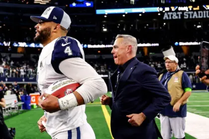 Dak Prescott salva a ejecutivo de Cowboys con iniciativa contra el cáncer