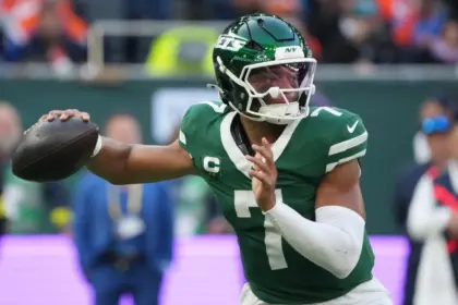 Justin Fields Sorprendido por Banquillo en Jets, Busca Revancha en la NFL