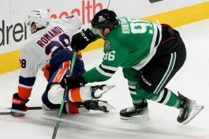 Romanov, Defensa de Islanders, Baja 6 Meses por Lesión Tras Choque