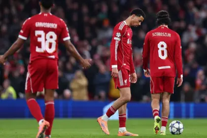 Liverpool en Crisis: Derrota Histórica y Sombrío Futuro en la Champions