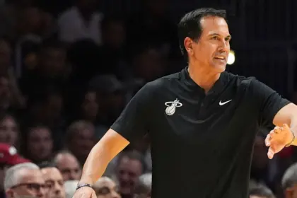 Spoelstra Celebra 800 Victorias con Heat: Triunfo ante Bucks en la NBA Cup