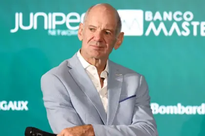 Aston Martin: Adrian Newey Asume Jefatura en 2026, Cowell a Estrategia