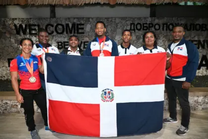 Pesas y Lucha Dominicanas: Cándida Vásquez Lidera Retorno Triunfal