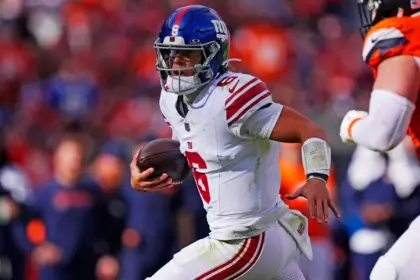 Dart listo: Mariscal de Giants, fuera del protocolo para duelo vs. Patriots