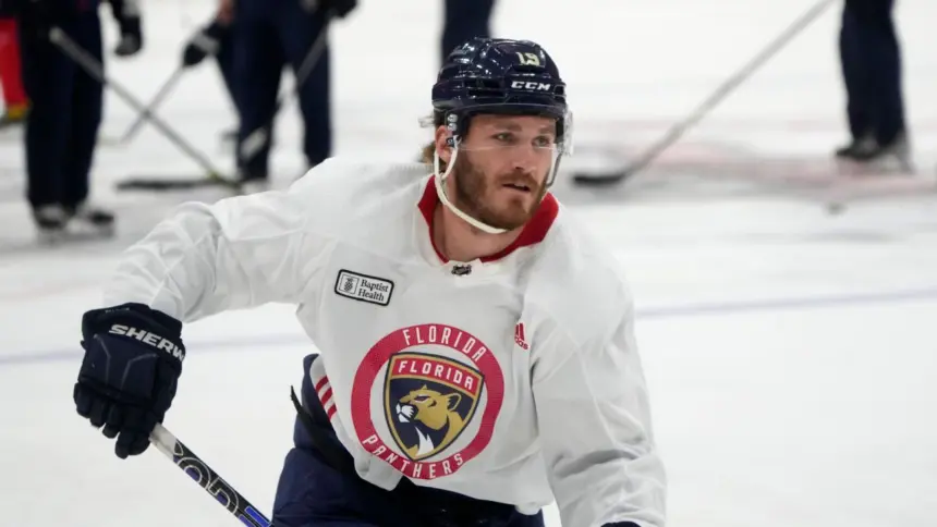 Tkachuk de Panthers Patina: ¿Cuándo Regresa la Estrella de Hockey?