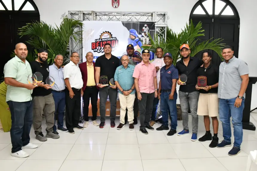 Liga de Béisbol de Verano: Premiación 2025 Exalta Estrellas del Béisbol Dominicano
