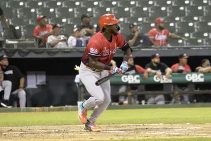Leones del Escogido vencen a Estrellas: Rally decisivo y doble triunfo