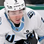 Keller Juega Tras Pérdida Familiar: Utah Mammoth Honra a su Capitán