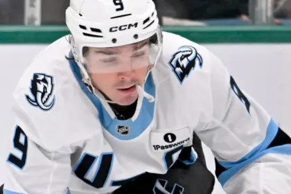 Keller Juega Tras Pérdida Familiar: Utah Mammoth Honra a su Capitán