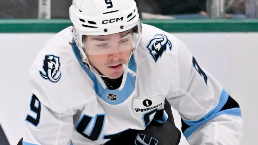 Keller Juega Tras Pérdida Familiar: Utah Mammoth Honra a su Capitán