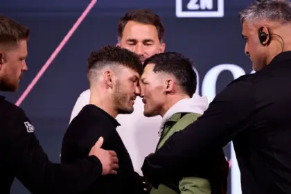 Wood vs. Warrington II: Choque de Titanes en Nottingham, Revancha Explosiva 13 Wood vs. Warrington II: Choque de Titanes en Nottingham, Revancha Explosiva