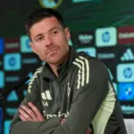 Alonso: Vestuario del Real Madrid sólido, desmiente rumores de crisis