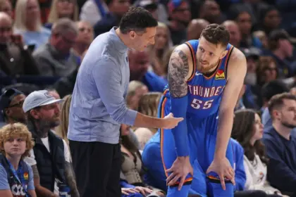 Hartenstein, Pívot del Thunder, Baja 10-14 Días por Lesión en la Pantorrilla