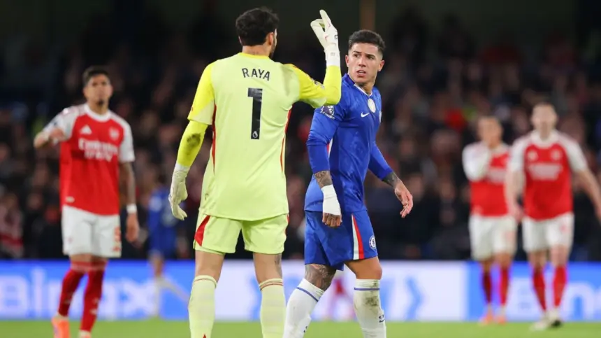 Arsenal y Chelsea empatan: Derby londinense vibrante por el título