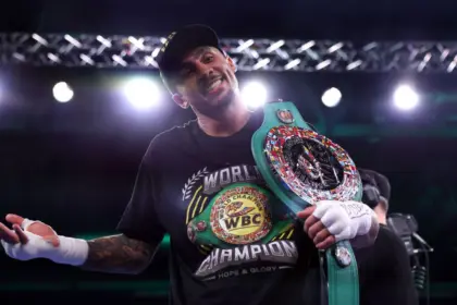 Whittaker Fulmina a Gavazi con KO Espectacular en Primer Asalto