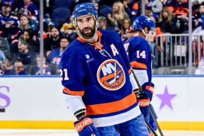 Palmieri, "Hockey Guy": ACL Roto y Asistencia Épica en la NHL