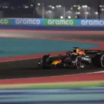 Verstappen Gana en Catar: Sainz Sorprende y Aprieta el Mundial de F1