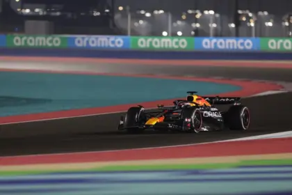 Verstappen Gana en Catar: Sainz Sorprende y Aprieta el Mundial de F1 12 Verstappen Gana en Catar: Sainz Sorprende y Aprieta el Mundial de F1