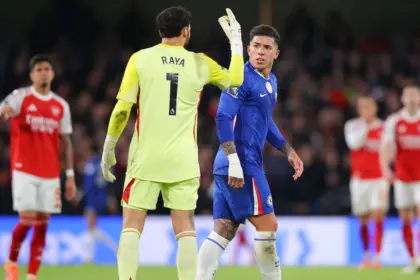 Arsenal y Chelsea empatan: Derby londinense vibrante y polémico