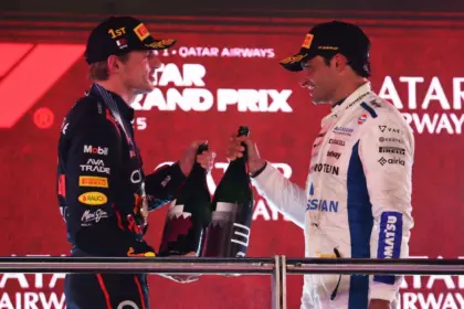 Verstappen Gana en Qatar y Define Título en Abu Dabi: ¡Emoción Máxima! 16 Verstappen Gana en Qatar y Define Título en Abu Dabi: ¡Emoción Máxima!