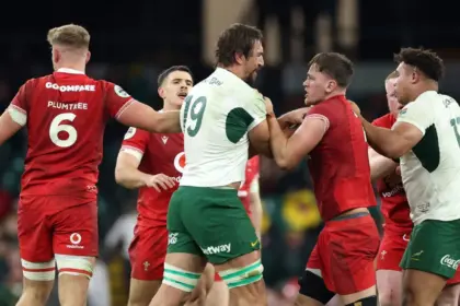 Etzebeth, expulsado: Triunfo sudafricano empañado por tarjeta roja