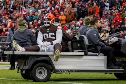 Browns Pierden a Collins por Lesión: Baja para la Temporada en la NFL