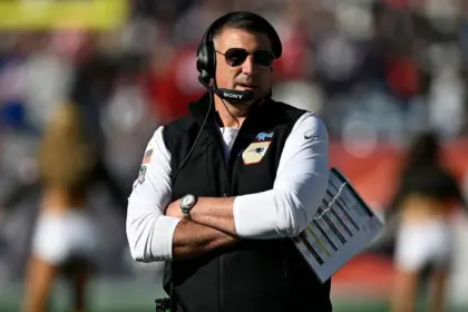 Vrabel Revive a Patriots: De Peores a Líderes AFC en un Año.