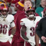 Quinn Considera Seguir como Defensivo en Commanders; Daniels en Duda