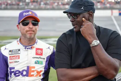 Hamlin se quiebra en juicio antimonopolio NASCAR ante la mirada de Michael Jordan