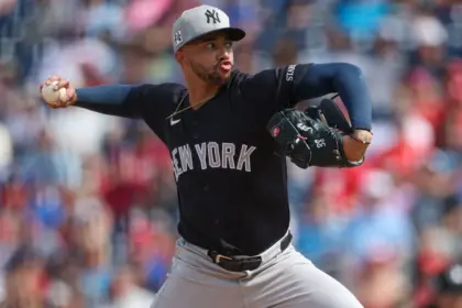 Devin Williams Firma Millonario Contrato de 3 Años con los Mets