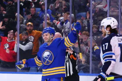 Norris Brillante: Doblete y Asistencia en Retorno Triunfal con los Sabres