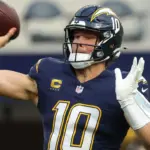 Justin Herbert, QB de Chargers, día a día tras cirugía en mano, Eagles en la mira