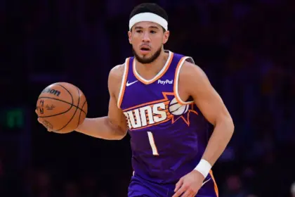 Booker Sale por Lesión en Victoria de Suns vs Lakers: Análisis y Detalles