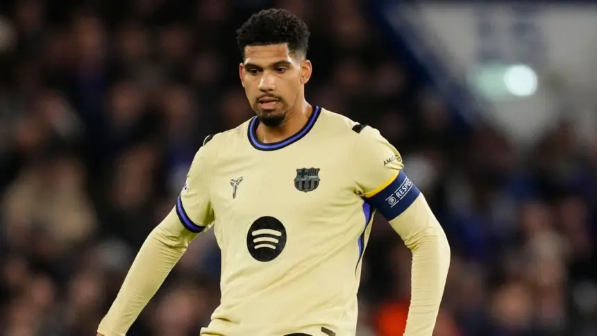 Araújo, defensa del Barça, se toma un descanso por problemas mentales