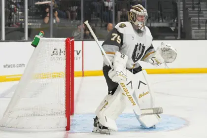 Hart regresa a la NHL: Debut con Vegas Golden Knights tras absolución.