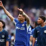 Isago Silva, hijo de Thiago, firma contrato profesional con el Chelsea