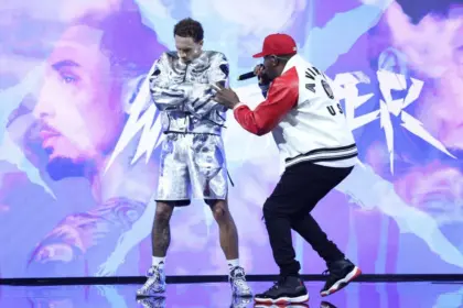 Whittaker: El Boxeador Británico que Conquista América con Estilo y KO