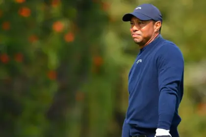 Tiger Woods: Recuperación Lenta Tras Cirugía de Espalda, ¿Cuándo Volverá?