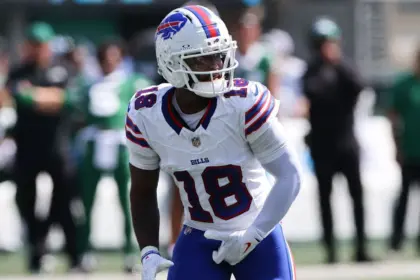 Broncos refuerzan ofensiva: Elijah Moore llega al equipo de práctica