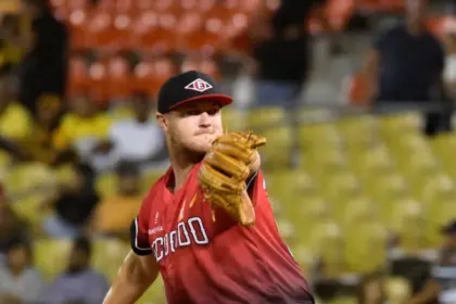 Lakins Brilla: Escogido Blanquea a Águilas 6-0 en Santiago, LIDOM
