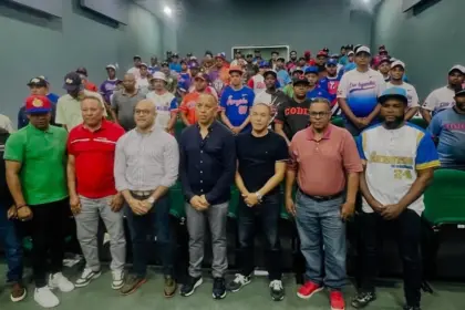 Cotuí: Arranca Torneo de Softbol Empresarial con 67 Equipos y Dedicatoria a Kelvin Cruz 13 Cotuí: Arranca Torneo de Softbol Empresarial con 67 Equipos y Dedicatoria a Kelvin Cruz