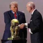 Trump galardonado con el Premio FIFA de la Paz en Washington