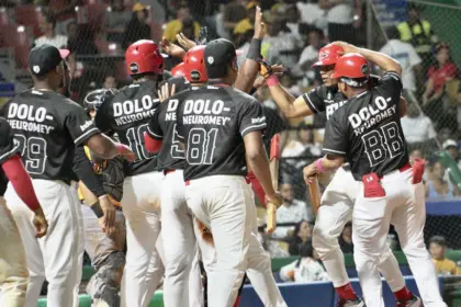Leones del Escogido remontan a las Águilas con jonrón de Severino y Lake