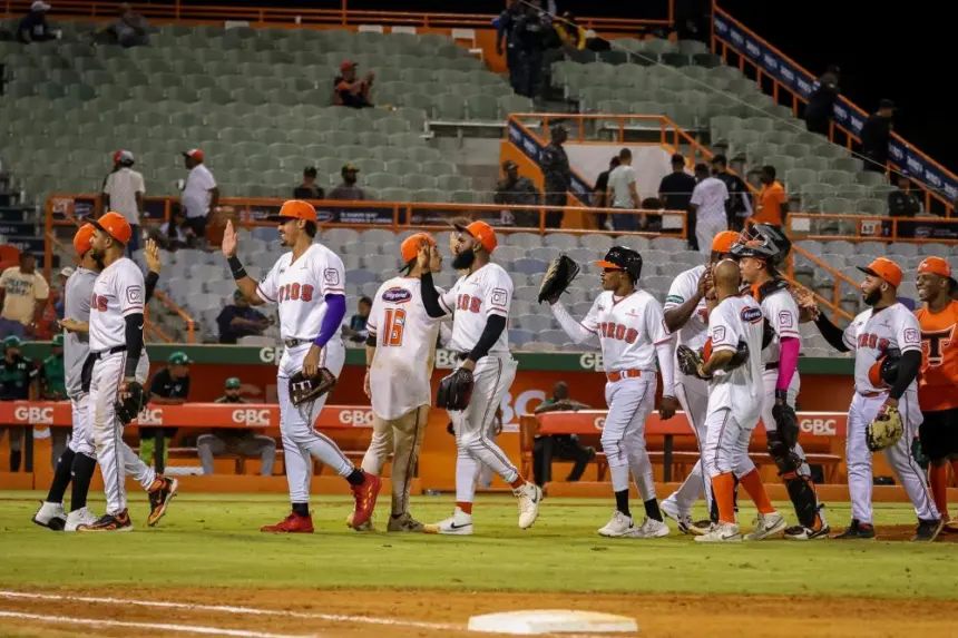 Toros del Este Aplastan a Estrellas y Dominan Serie de la Caña (9-1) 1 Toros del Este Aplastan a Estrellas y Dominan Serie de la Caña (9-1)