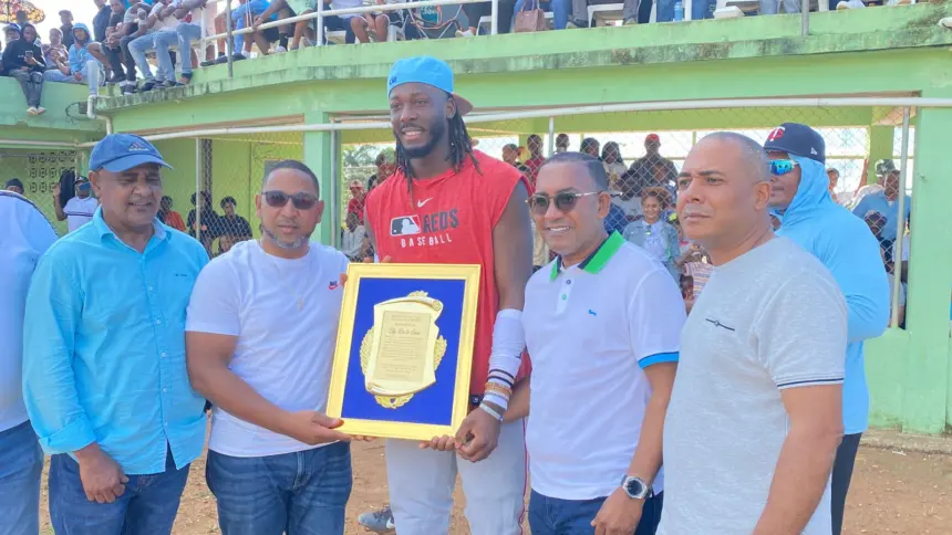 Diputado Jhon Contreras Honra a Elly De La Cruz en Sabana Grande de Boyá