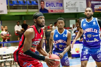 Centro imparable en TBS Higüey: Richardson lidera, Savica celebra su primera victoria