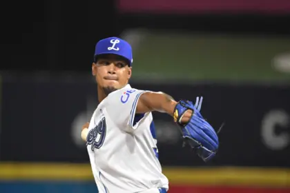 Abreu Brillante: Licey Blanquea a Gigantes 1-0 en Cerrado Duelo del Quisqueya