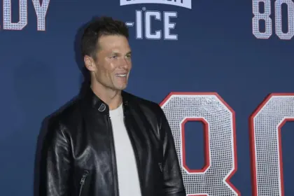 Brady, listo para NFL a los 48: "Podría volver, pero no me dejan" 14 Brady, listo para NFL a los 48: "Podría volver, pero no me dejan"