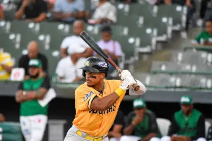 Águilas Cibaeñas cerca de liderato: Vencen a Estrellas 8-2 con Encarnación 15 Águilas Cibaeñas cerca de liderato: Vencen a Estrellas 8-2 con Encarnación