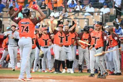 Eloy Jiménez: Jonrón decisivo da triunfo a Toros sobre Licey en LIDOM 12 Eloy Jiménez: Jonrón decisivo da triunfo a Toros sobre Licey en LIDOM